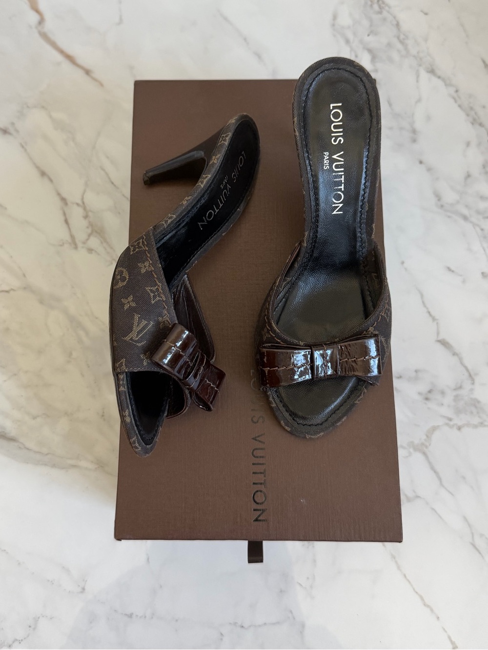 Rare Vintage 2007 Louis Vuitton Brown Denim Monogram Patent Bow Mule Heels
